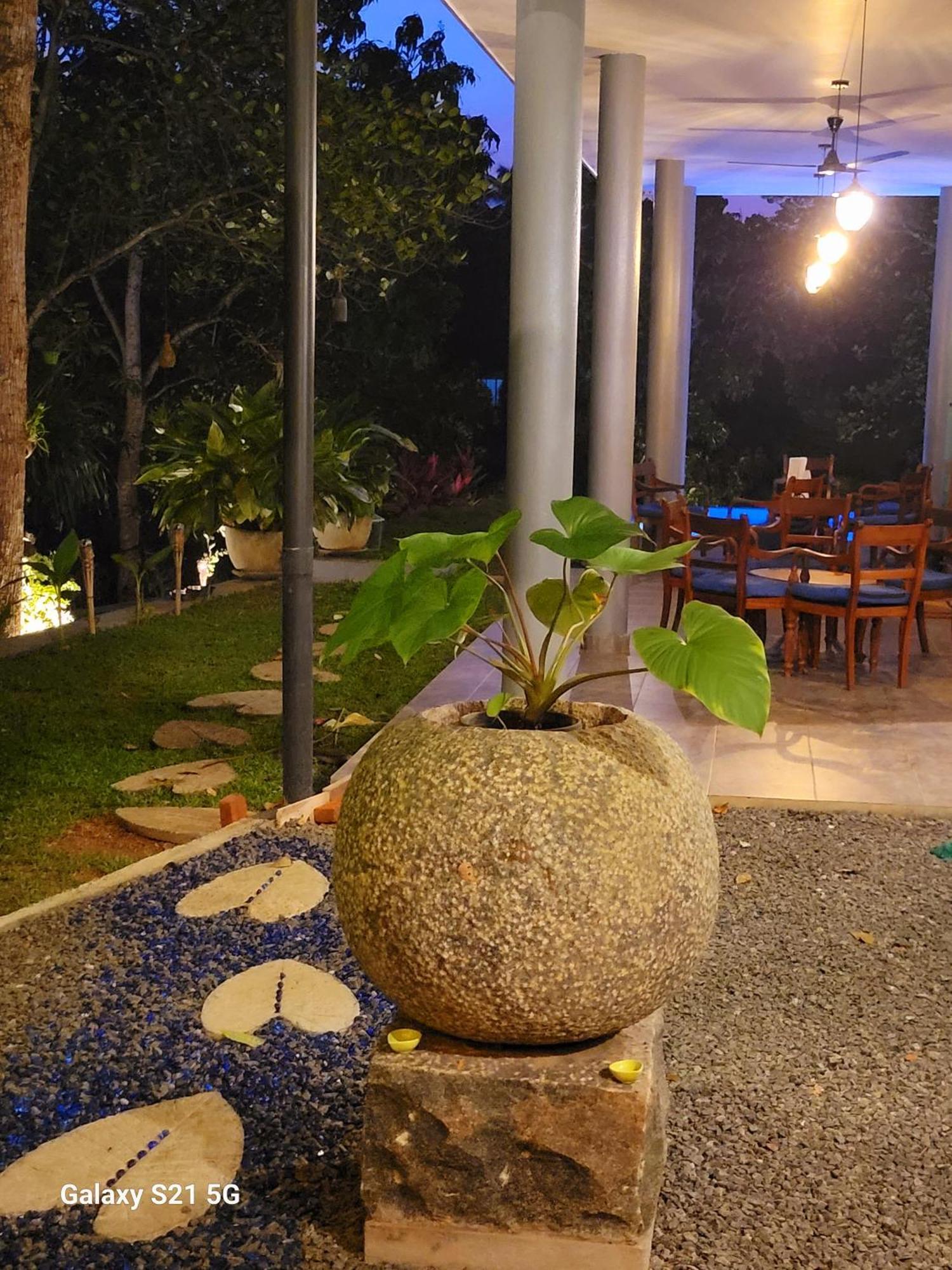 Barefoot Bungalow Hikka Hikkaduwa Exterior foto